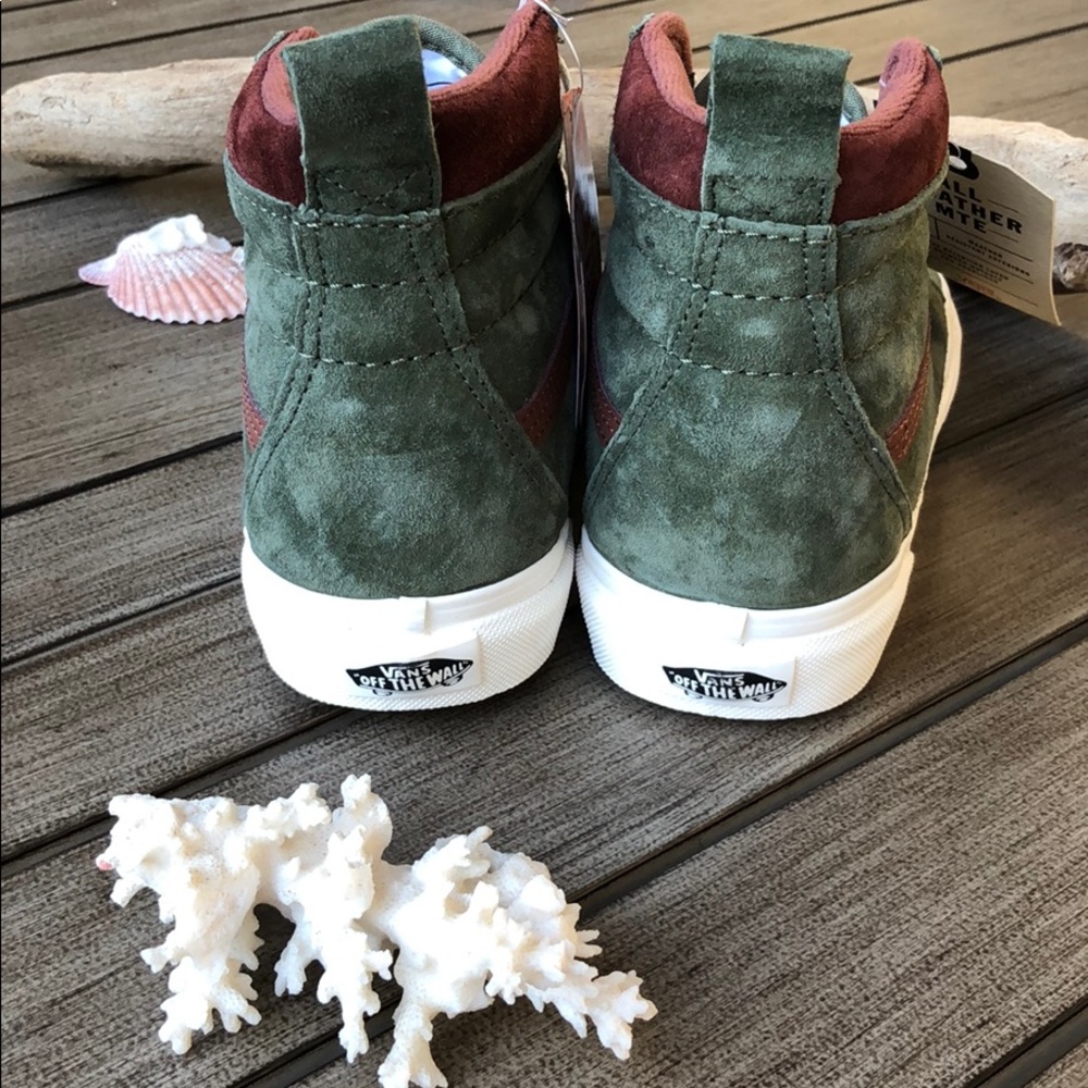 🌴🌼VANS- MOUNTAIN ALL WEATHER PROOF HIGH TOPS🌼🌴 - Picture 10 of 14